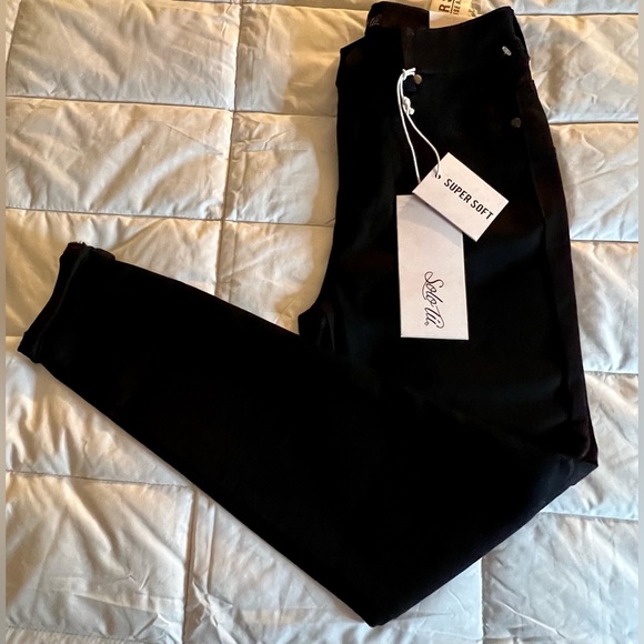 NWT Solo Til black high rise ankle push up jeans. Juniors size 7. Skinny jeans. - Picture 1 of 8